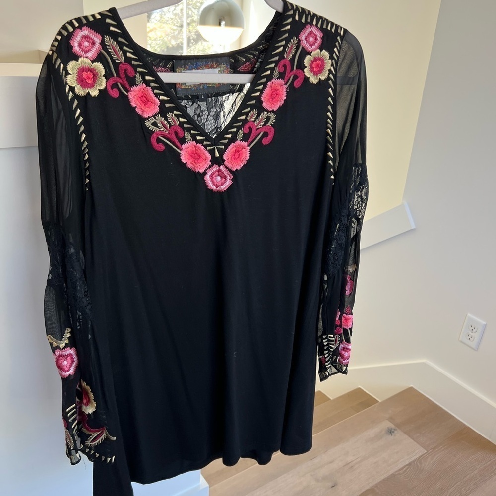 Vintage Collection Embroidered Black Top with Pink Floral Accents Size Large - Picture 5 of 12